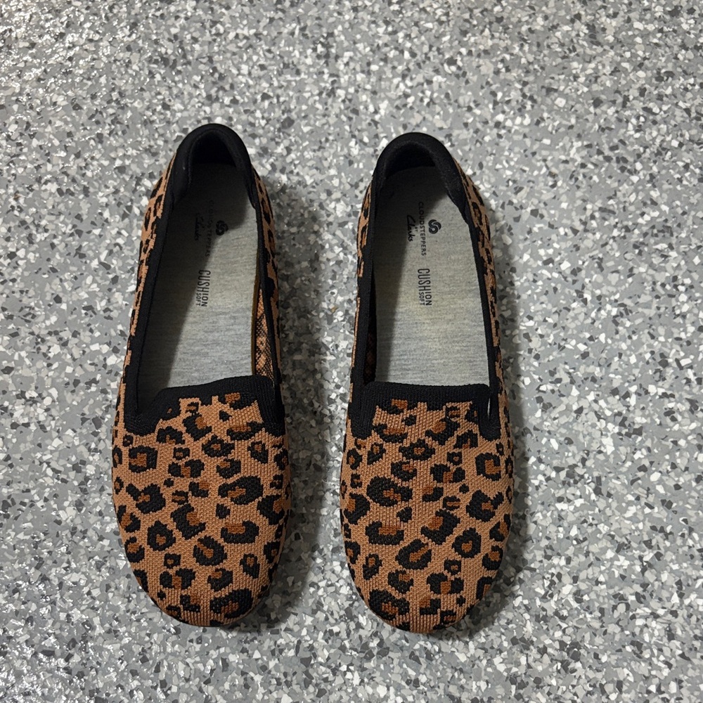 Cloudsteppers by Clarks Leopard Pattern Flats